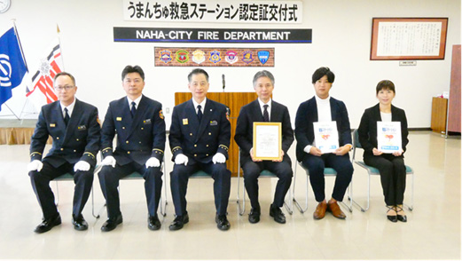 From Left: Ken Yonahara,Chief of Ambulance Service Section, Naha City Fire Department; Tatsuya Uehara, Deputy Fire Chief, Naha City Fire Department; Masahiro Teruya, Fire Chief, Naha City Fire Department; Kenshi Matsubara, Director & Executive Vice President, transcosmos inc.; Kiyoto Onodera, Division Manager of Service Division Ⅵ, Digital Customer Communication Sector, CX Business Headquarters, transcosmos inc; Yumiko Ono, CX Square Naha, Service Division Ⅵ, Digital Customer Communication Sector, CX Business Headquarters, transcosmos inc.
