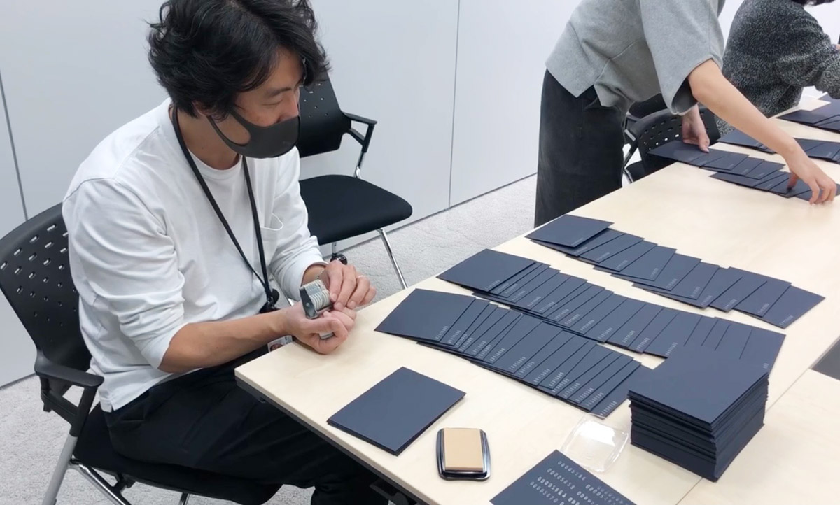 スタンプ中の勝重さん。発言者が責任をもって対応する運営スタイルです^^