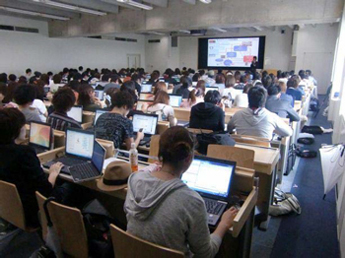 Naohiro Yamaura, a part-time lecturer and chief consultant at transcosmos, teaching students