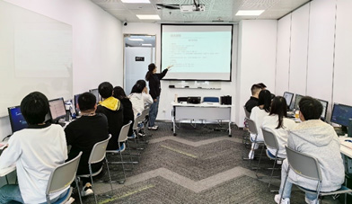 Students taking attending a training class at transcosmos Xi’an Center